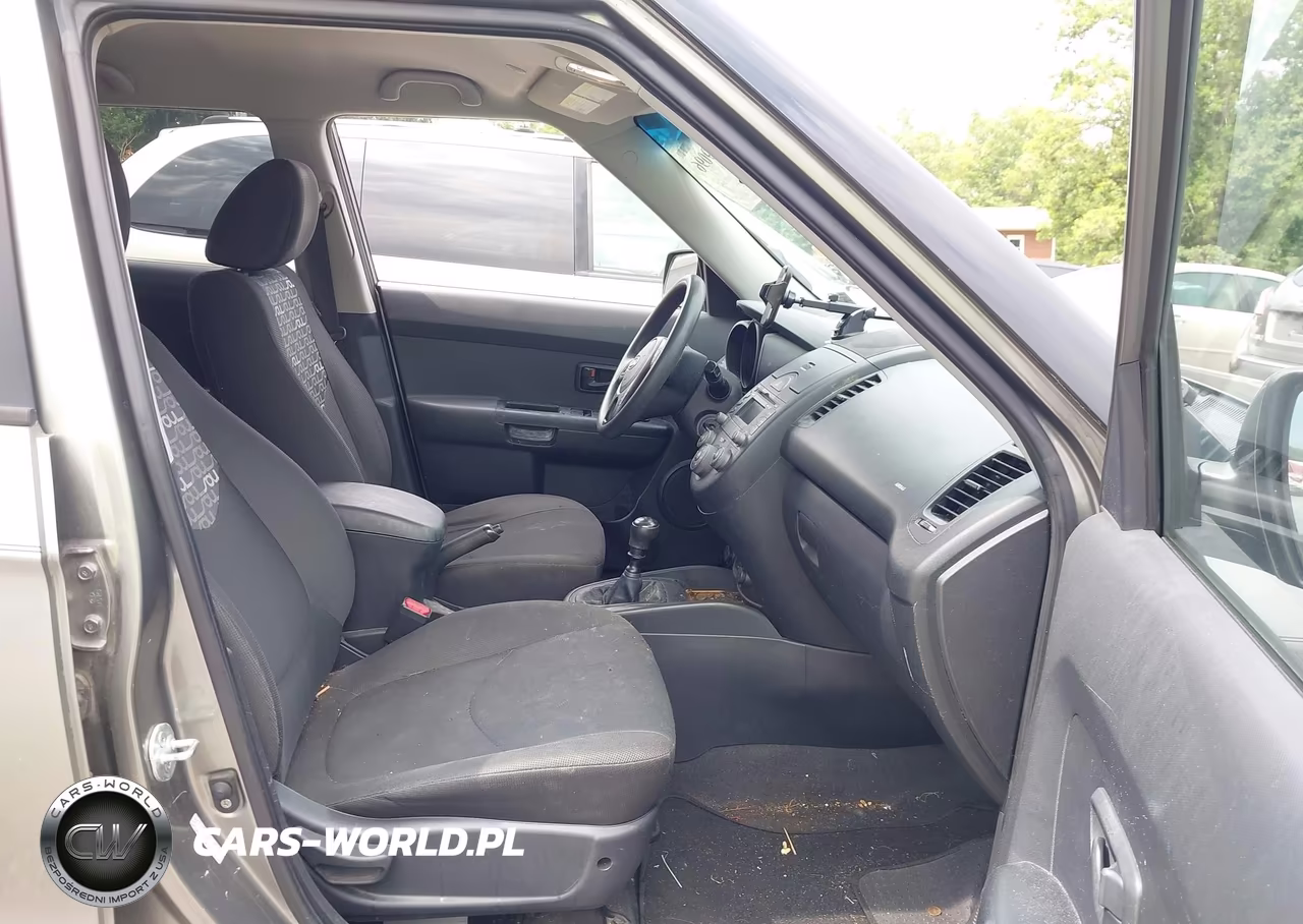 2010 Kia Soul + VIN:KNDJT2A25A7046603 - 5
