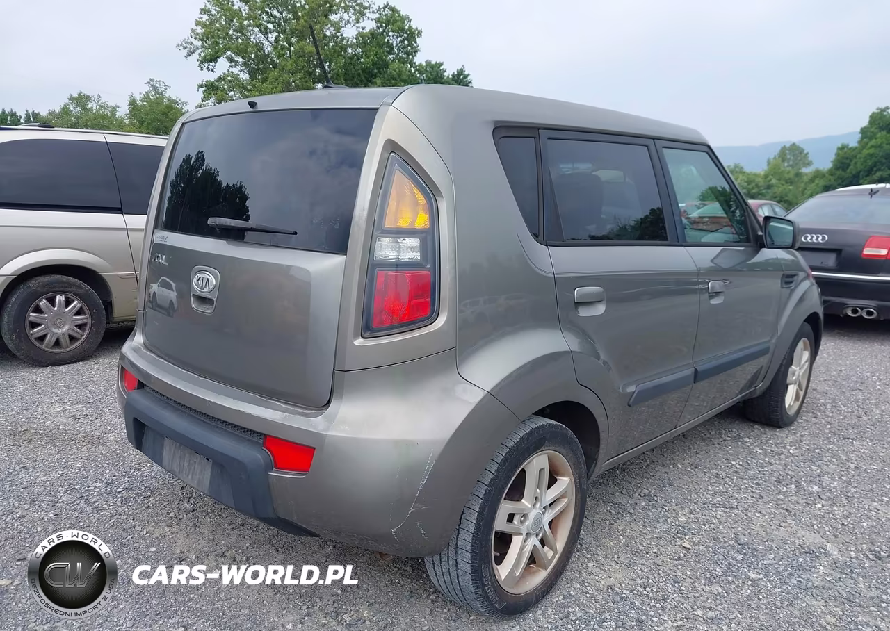2010 Kia Soul + VIN:KNDJT2A25A7046603 - 6