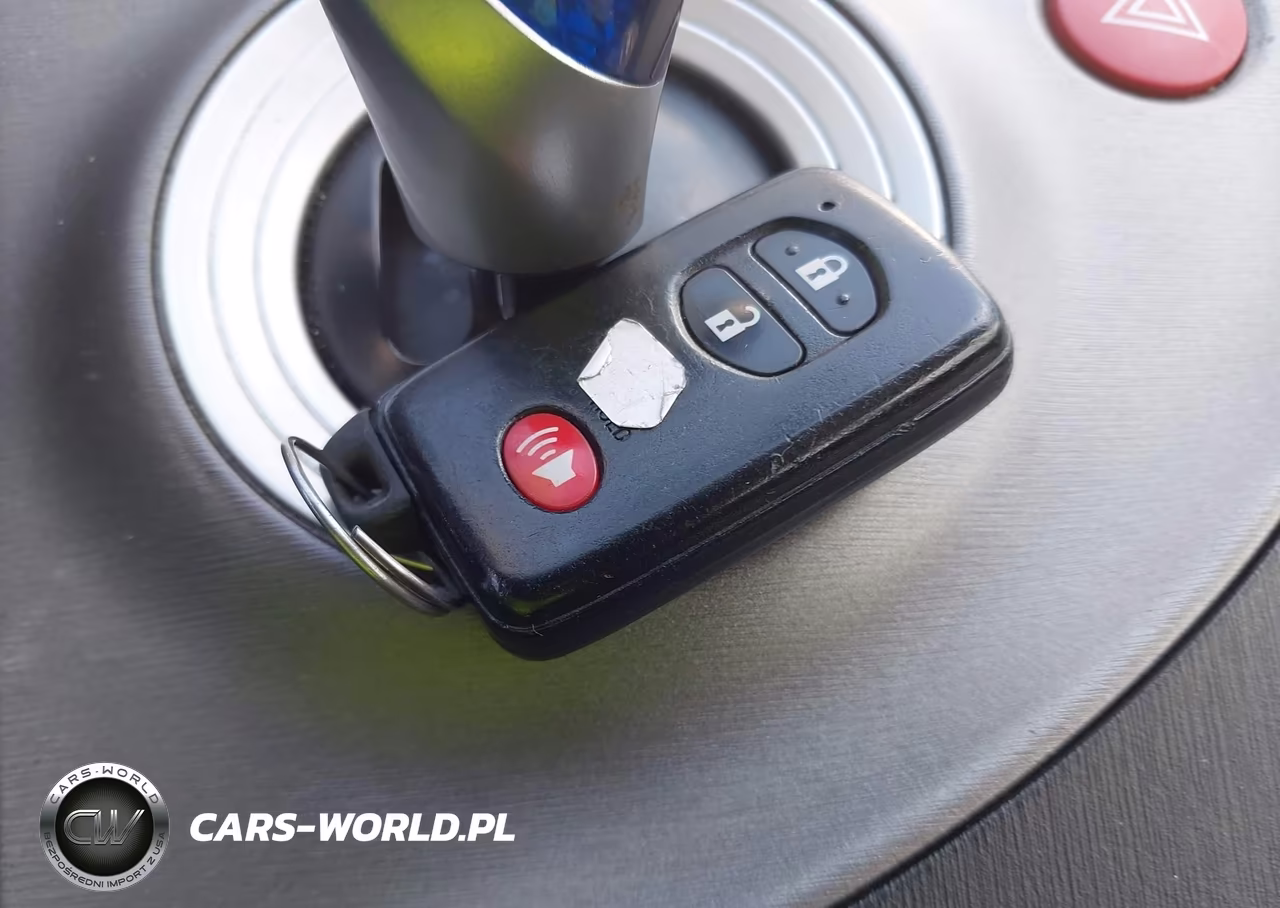 2015 Toyota Prius Two VIN:JTDKN3DU6F1979535 - 11