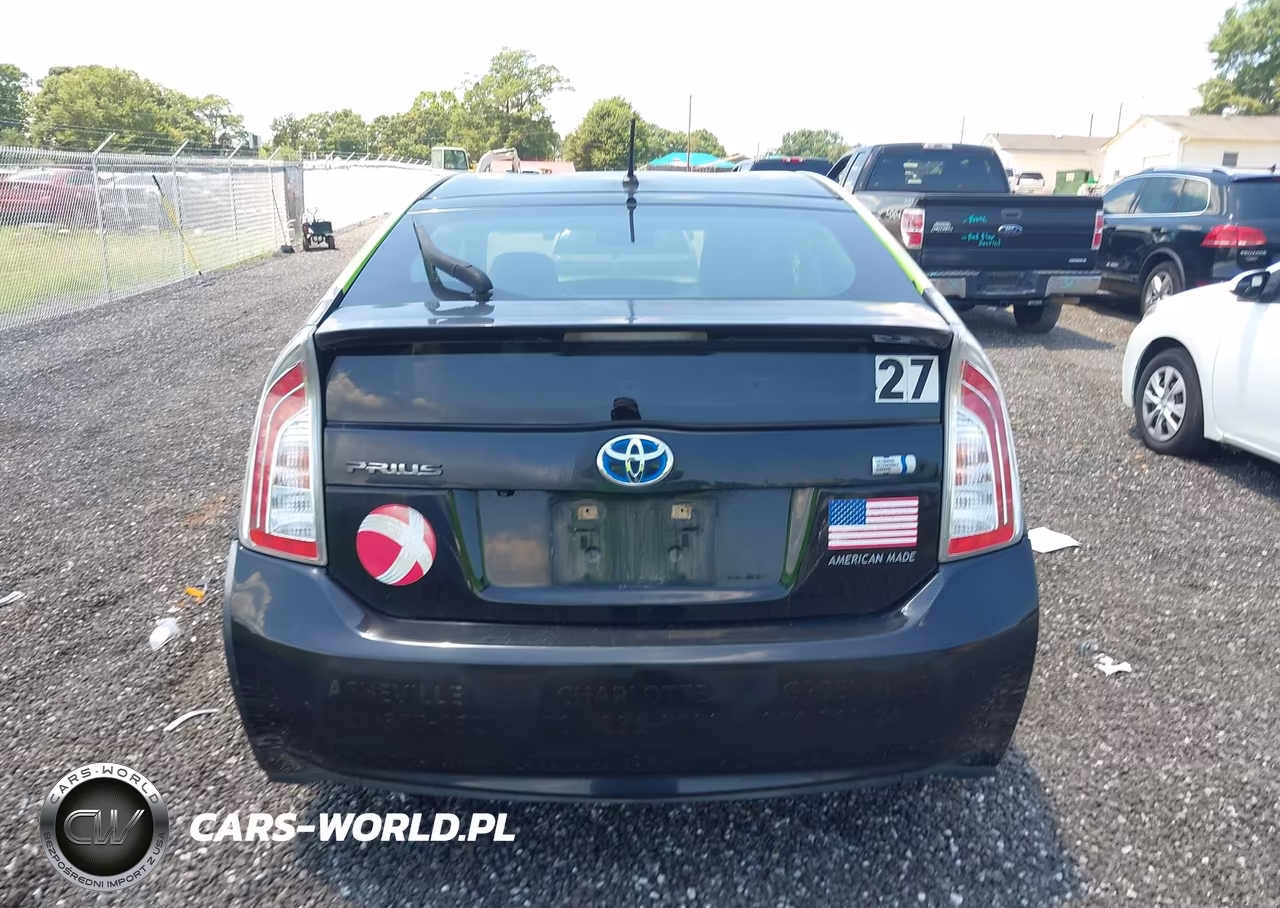 2015 Toyota Prius Two VIN:JTDKN3DU6F1979535 - 17