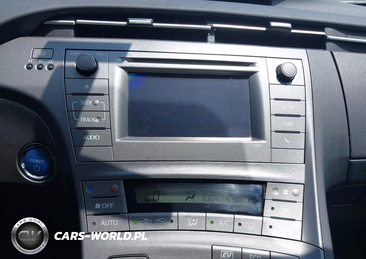 2015 Toyota Prius Two VIN:JTDKN3DU6F1979535 - 18