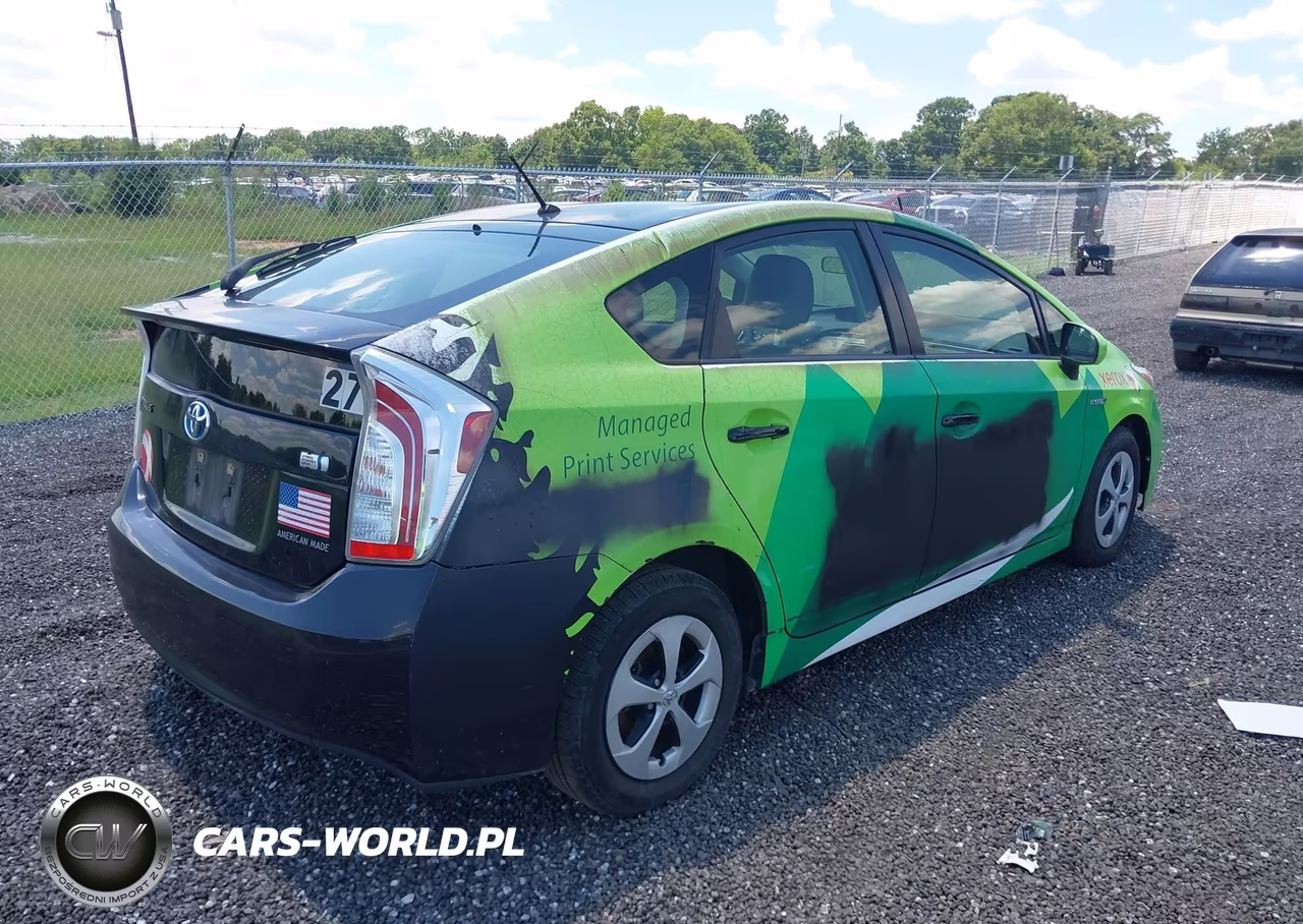 2015 Toyota Prius Two VIN:JTDKN3DU6F1979535 - 4