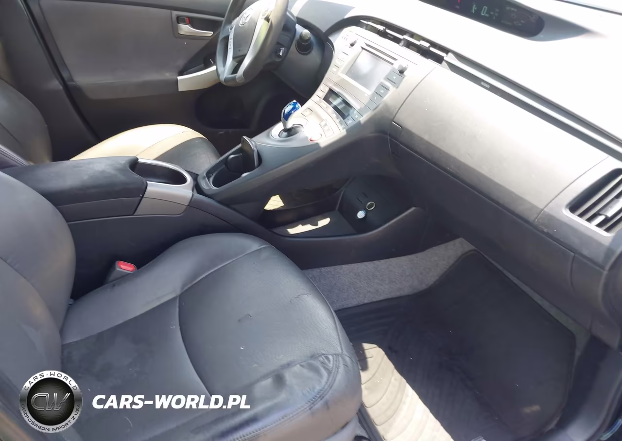 2015 Toyota Prius Two VIN:JTDKN3DU6F1979535 - 5