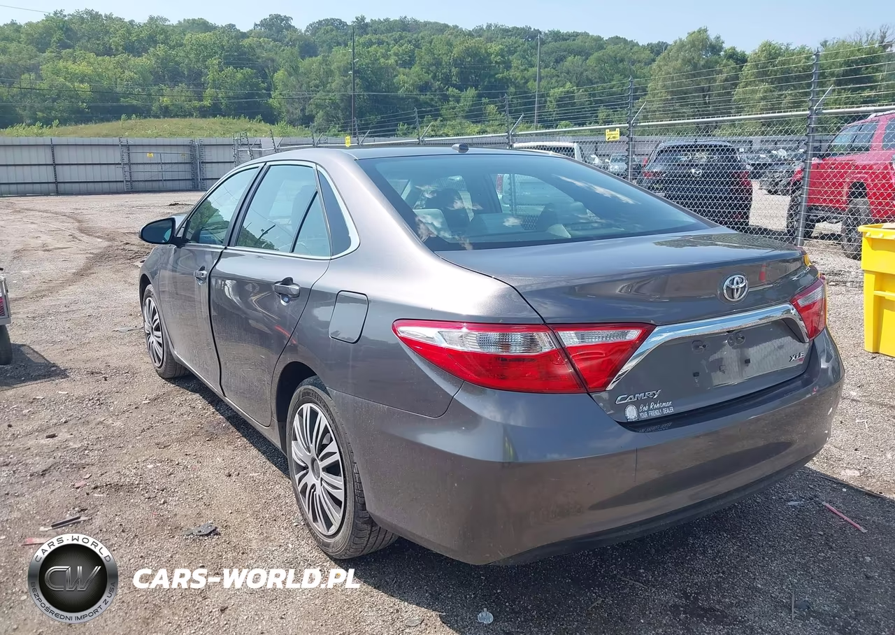 2016 Toyota Camry Xle VIN:4T1BF1FK6GU124424 - 3