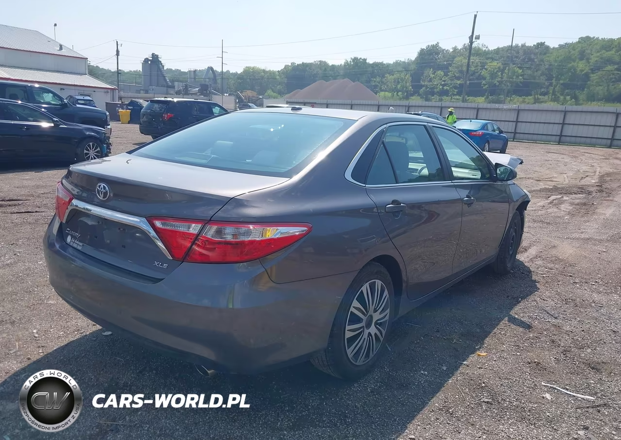 2016 Toyota Camry Xle VIN:4T1BF1FK6GU124424 - 4