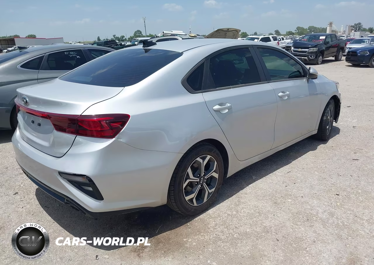 2020 Kia Forte Lxs VIN:3KPF24AD0LE181738 - 4