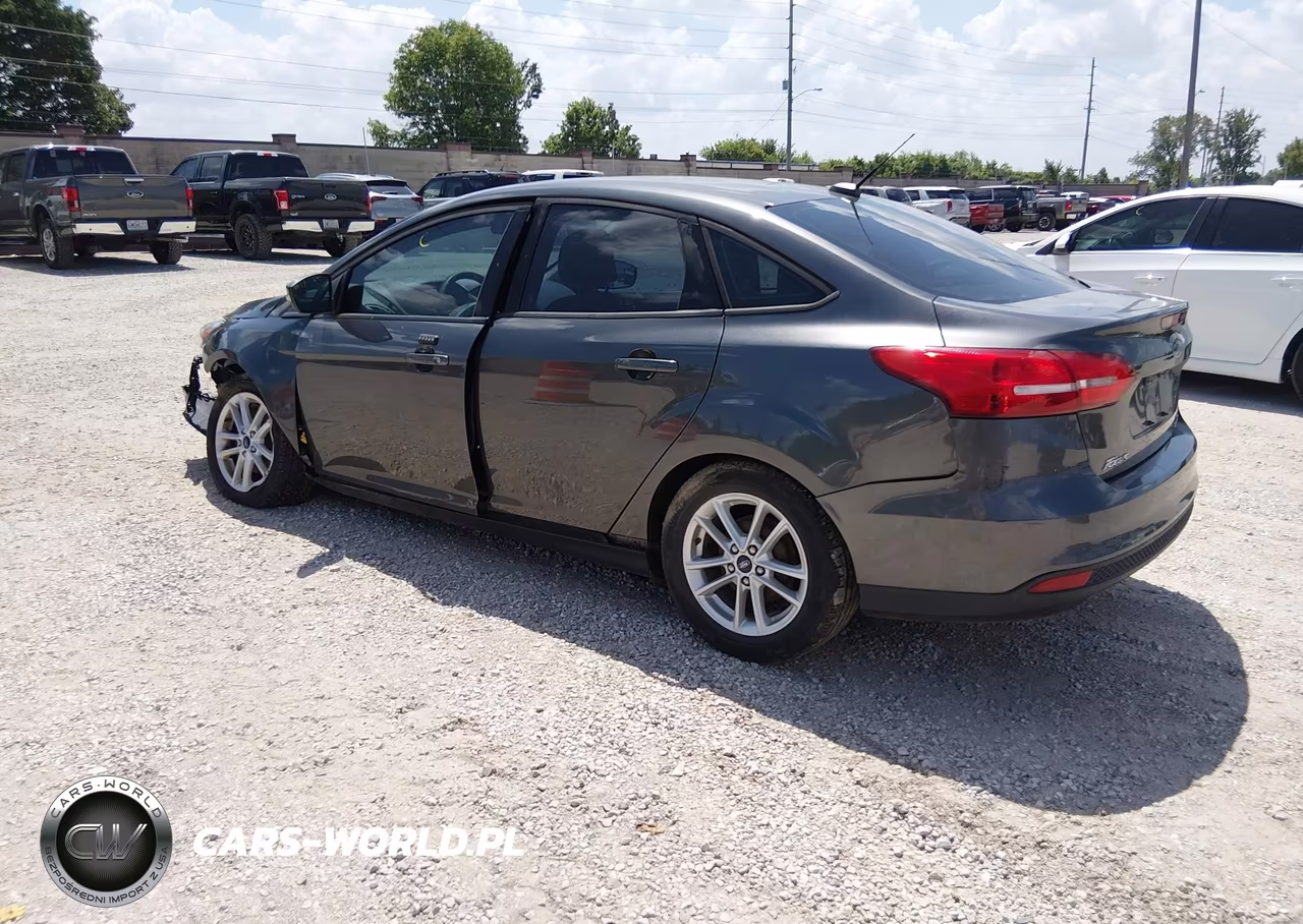 2016 Ford Focus Se VIN:1FADP3F20GL328878 - 3