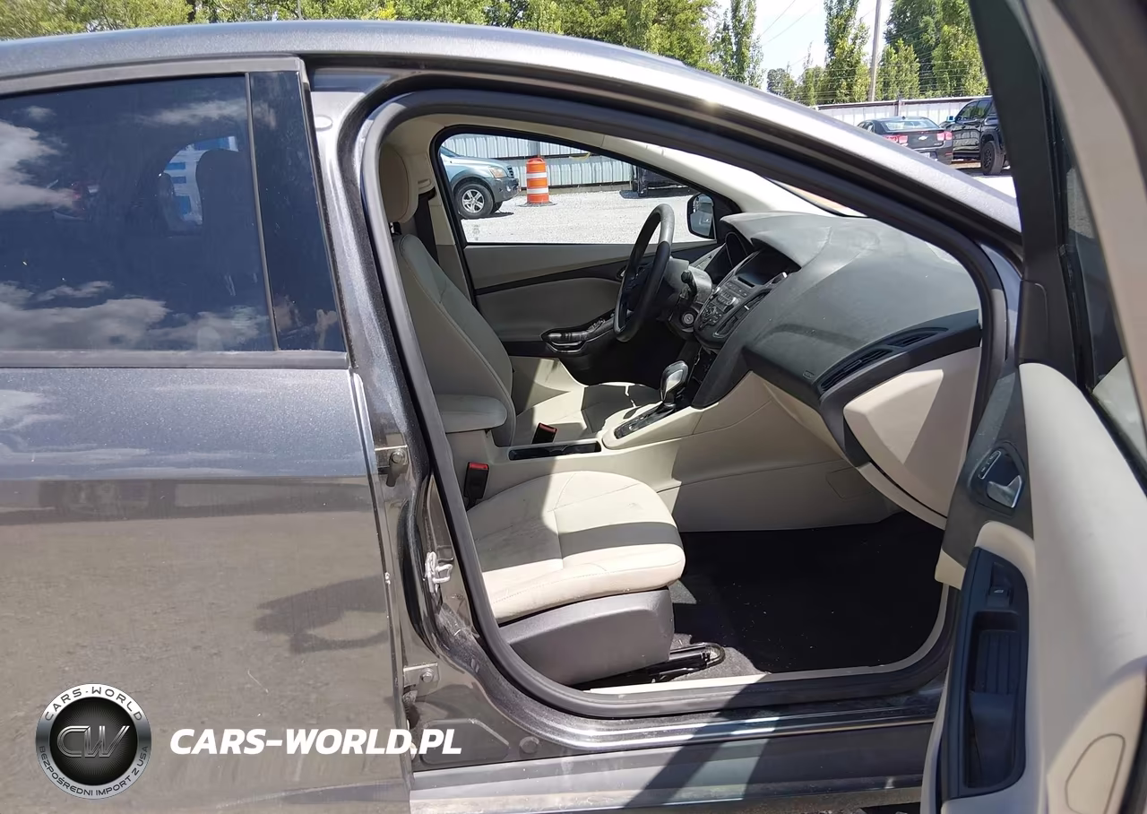 2016 Ford Focus Se VIN:1FADP3F20GL328878 - 5