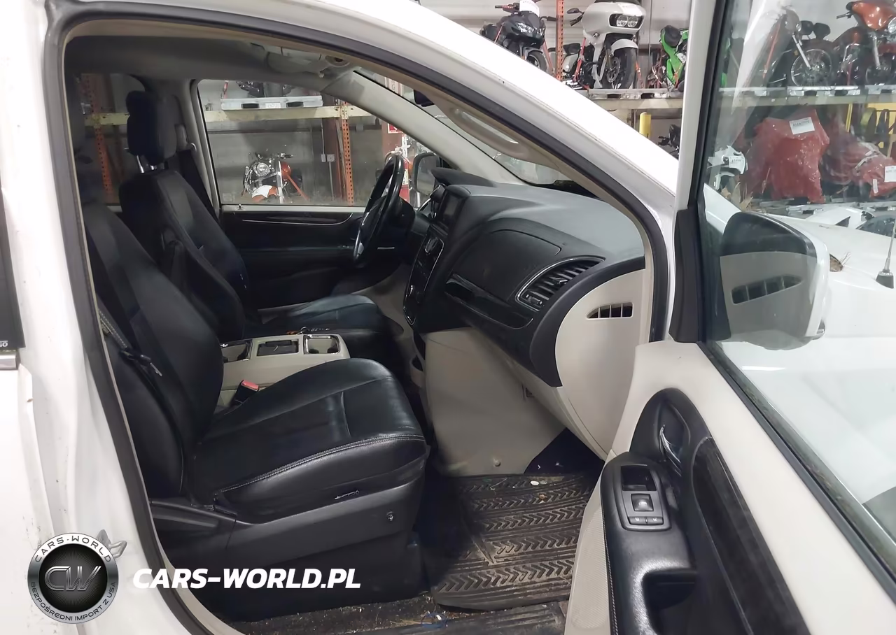 2014 Chrysler Town & Country Touring VIN:2C4RC1BG5ER111249 - 5