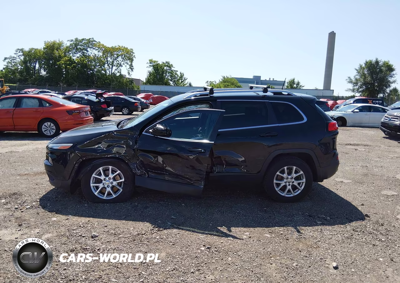 2016 Jeep Cherokee Latitude VIN:1C4PJMCS0GW242732 - 15