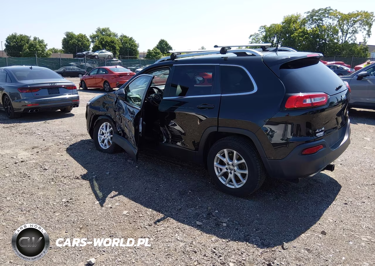 2016 Jeep Cherokee Latitude VIN:1C4PJMCS0GW242732 - 3