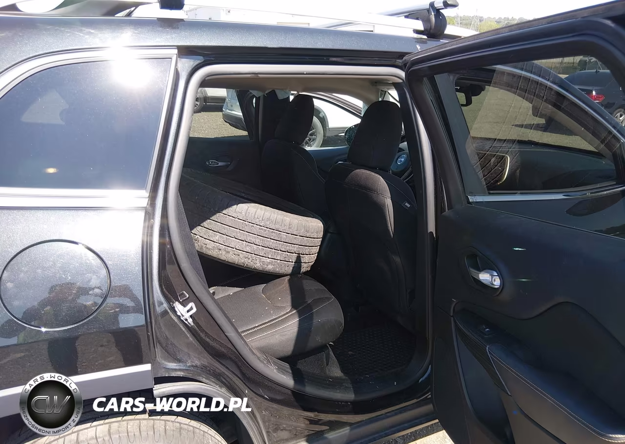 2016 Jeep Cherokee Latitude VIN:1C4PJMCS0GW242732 - 8
