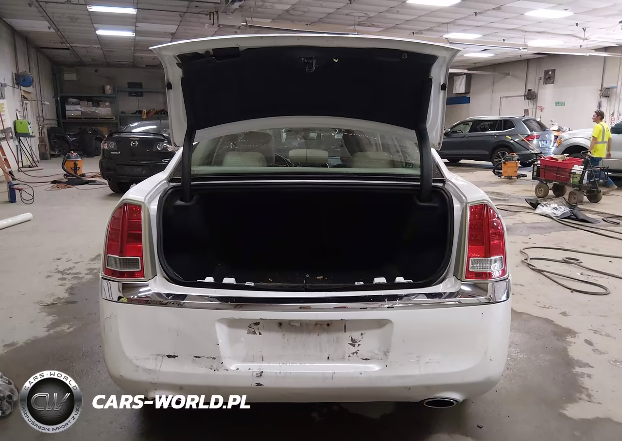 2011 Chrysler 300 Limited VIN:2C3CA5CG8BH528503 - 17