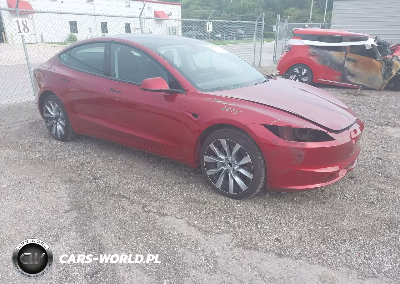 2025 Tesla Model 3 – zdjęcie 1 z 15