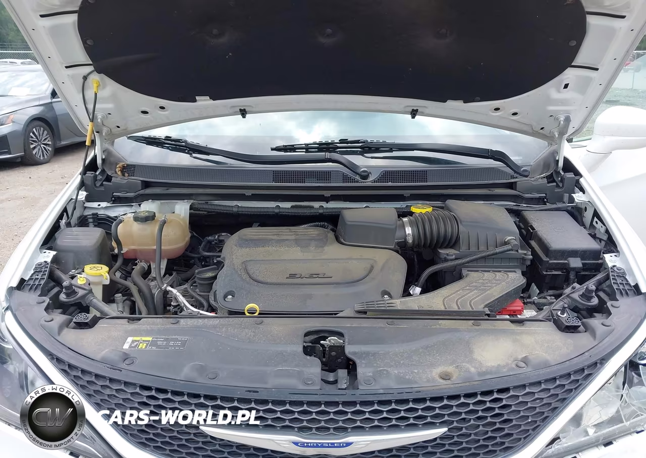 2020 Chrysler Pacifica Touring L VIN:2C4RC1BG5LR279874 - 10