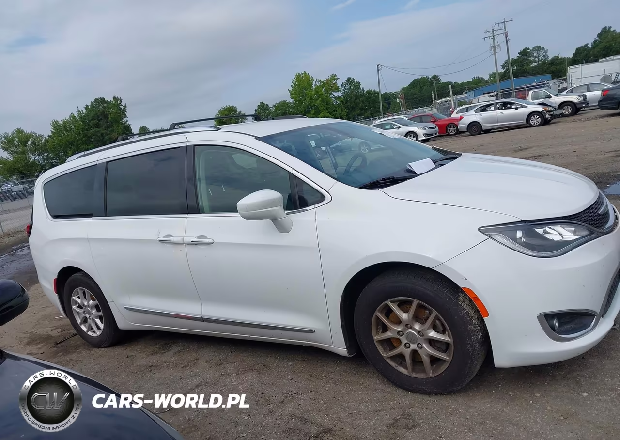 2020 Chrysler Pacifica Touring L VIN:2C4RC1BG5LR279874 - 13