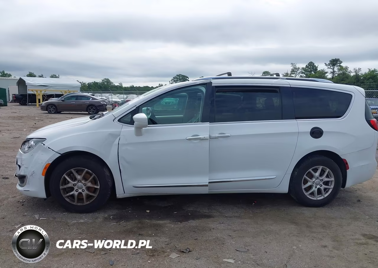 2020 Chrysler Pacifica Touring L VIN:2C4RC1BG5LR279874 - 14