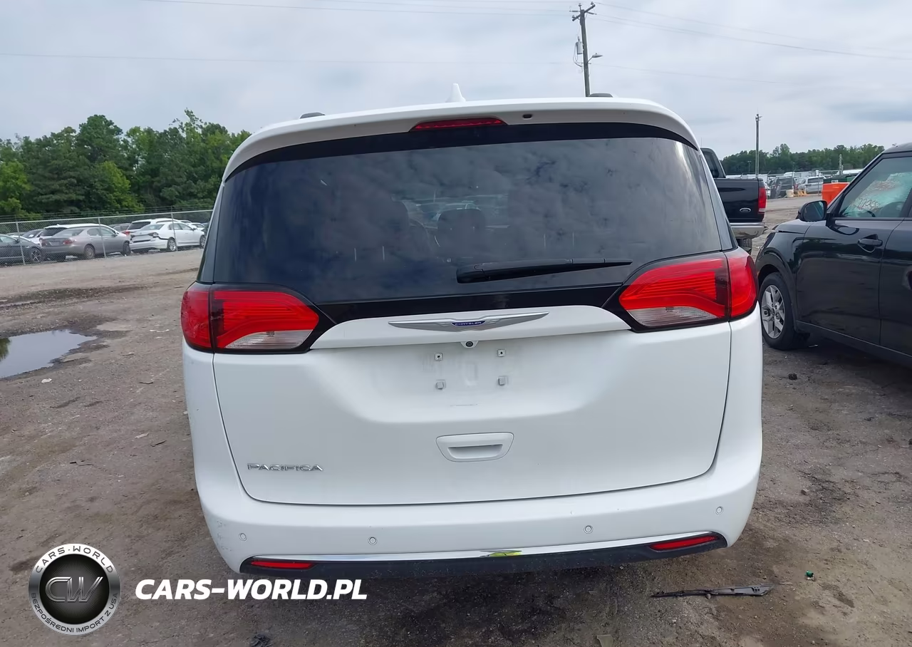 2020 Chrysler Pacifica Touring L VIN:2C4RC1BG5LR279874 - 16