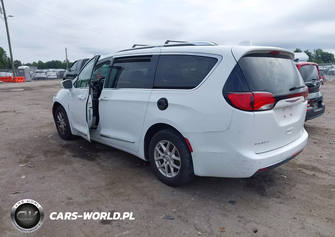 2020 Chrysler Pacifica Touring L VIN:2C4RC1BG5LR279874 - 3