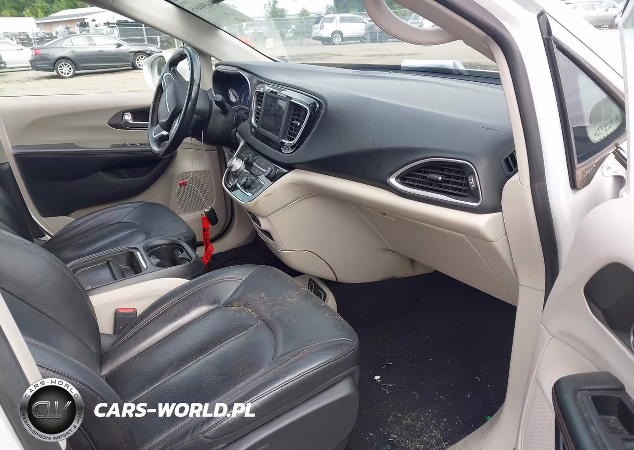 2020 Chrysler Pacifica Touring L VIN:2C4RC1BG5LR279874 - 5