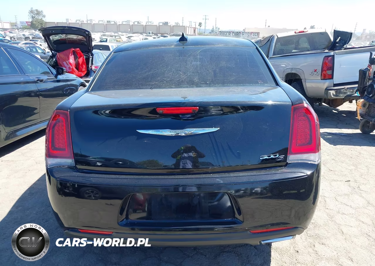 2015 Chrysler 300 300S VIN:2C3CCABG1FH926906 - 17