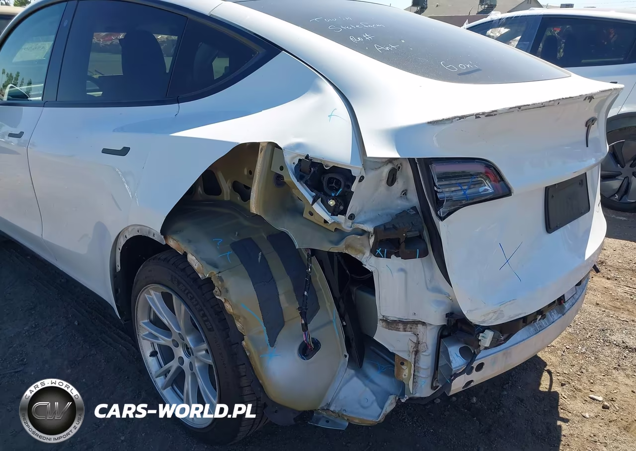 2020 Tesla Model Y Long Range Dual Motor All-Wheel Drive VIN:5YJYGDEE7LF010752 - 6