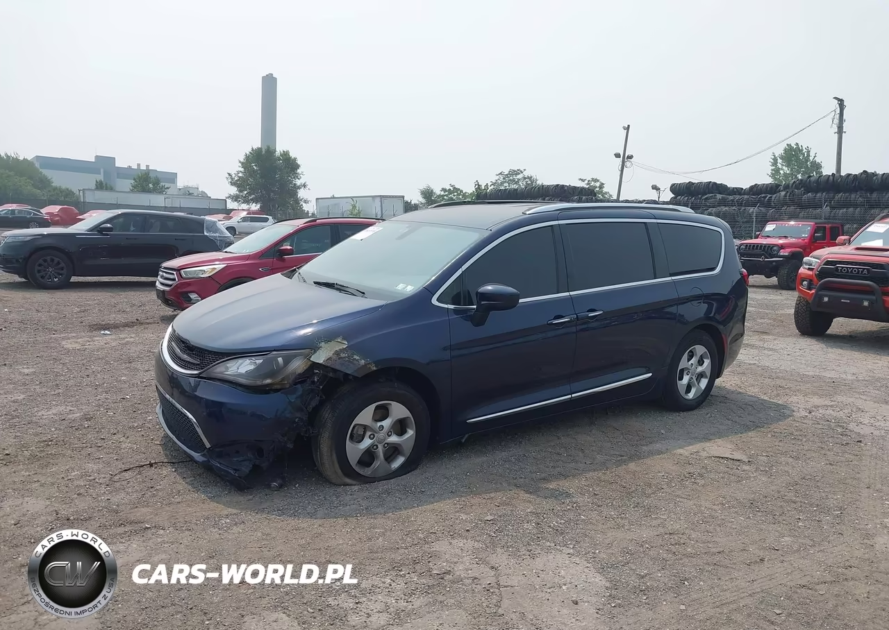2017 Chrysler Pacifica Touring-L Plus VIN:2C4RC1EG5HR531416 - 2