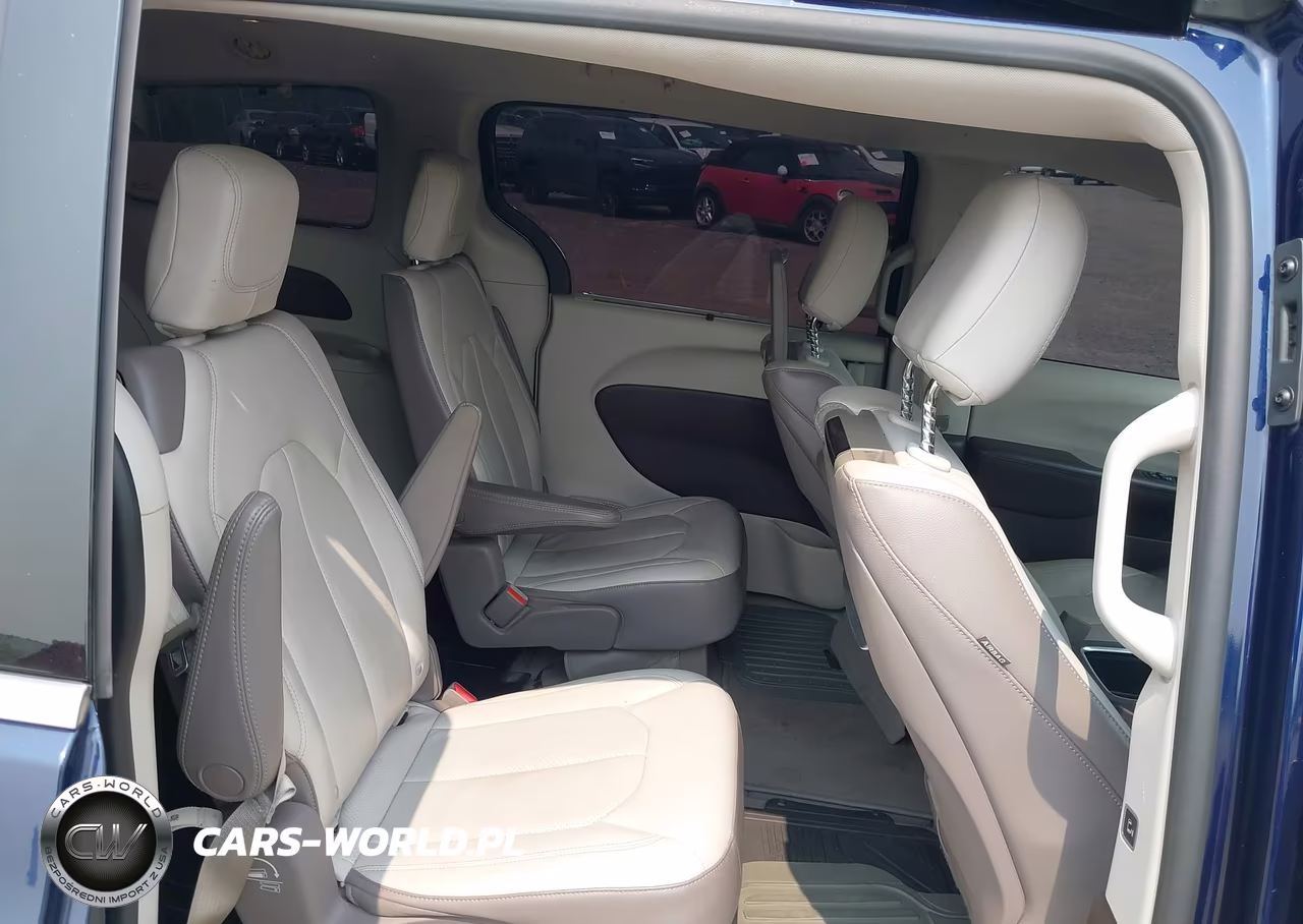 2017 Chrysler Pacifica Touring-L Plus VIN:2C4RC1EG5HR531416 - 8