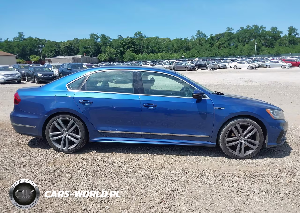 2017 Volkswagen Passat 1.8T R-Line VIN:1VWDT7A3XHC056528 - 13