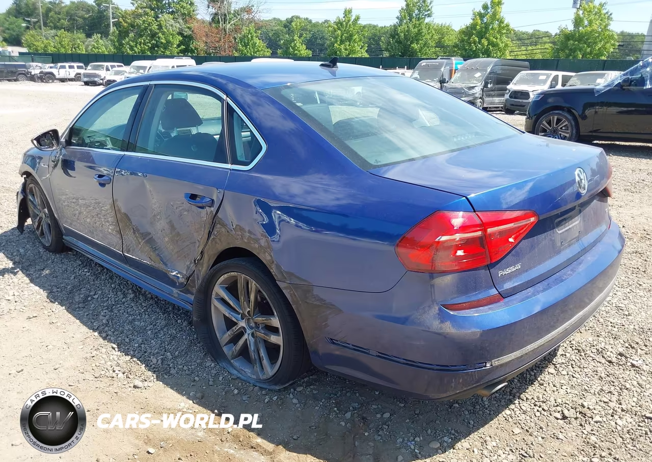 2017 Volkswagen Passat 1.8T R-Line VIN:1VWDT7A3XHC056528 - 3