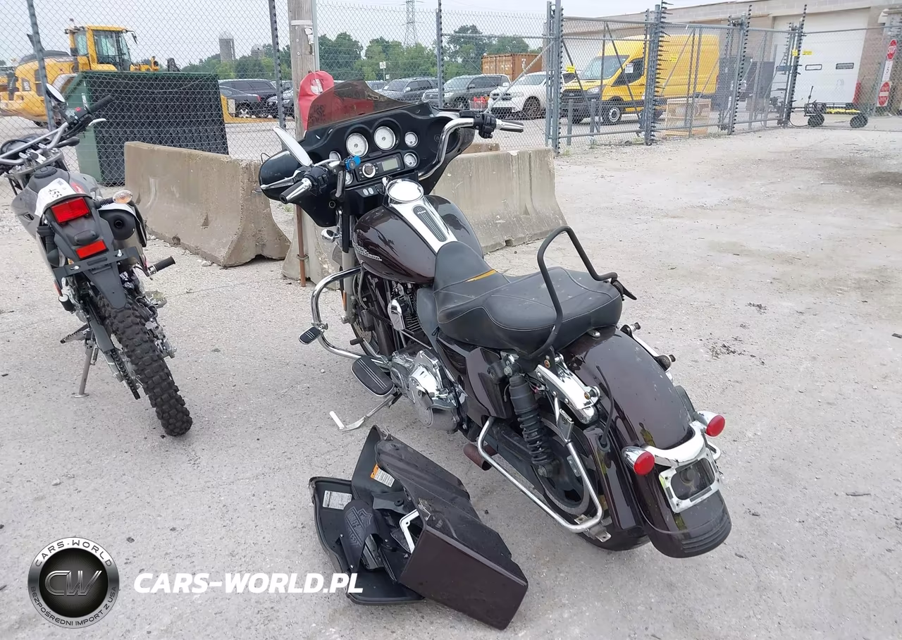 2011 Harley-Davidson Flhx VIN:1HD1KB416BB603361 - 3