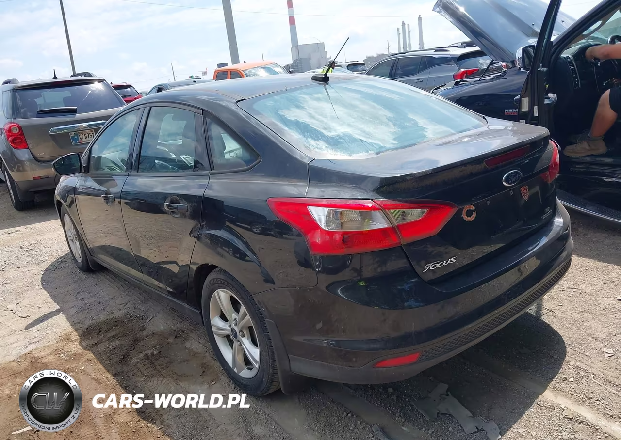 2014 Ford Focus Se VIN:1FADP3F21EL108212 - 3