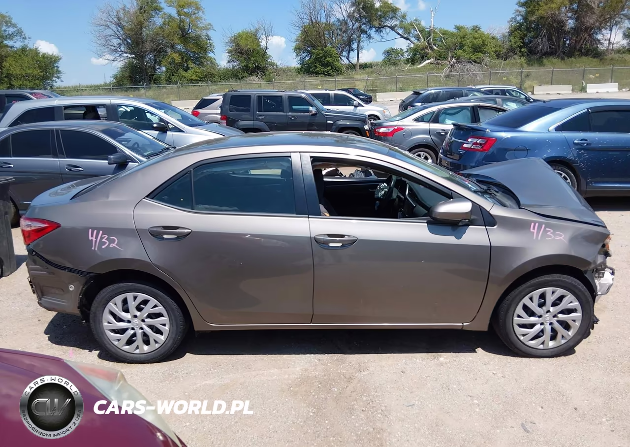 2017 Toyota Corolla Le VIN:5YFBURHE5HP701667 - 14