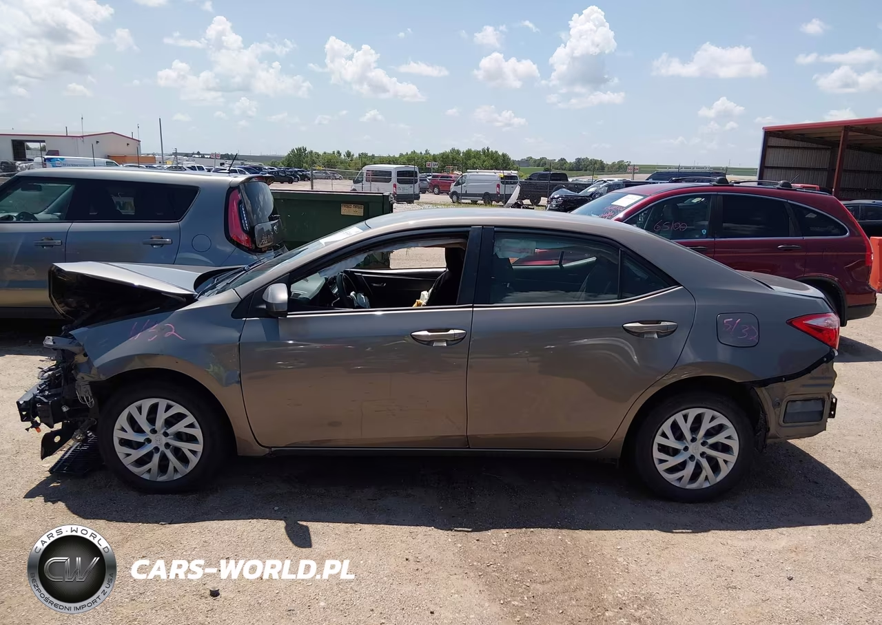 2017 Toyota Corolla Le VIN:5YFBURHE5HP701667 - 15