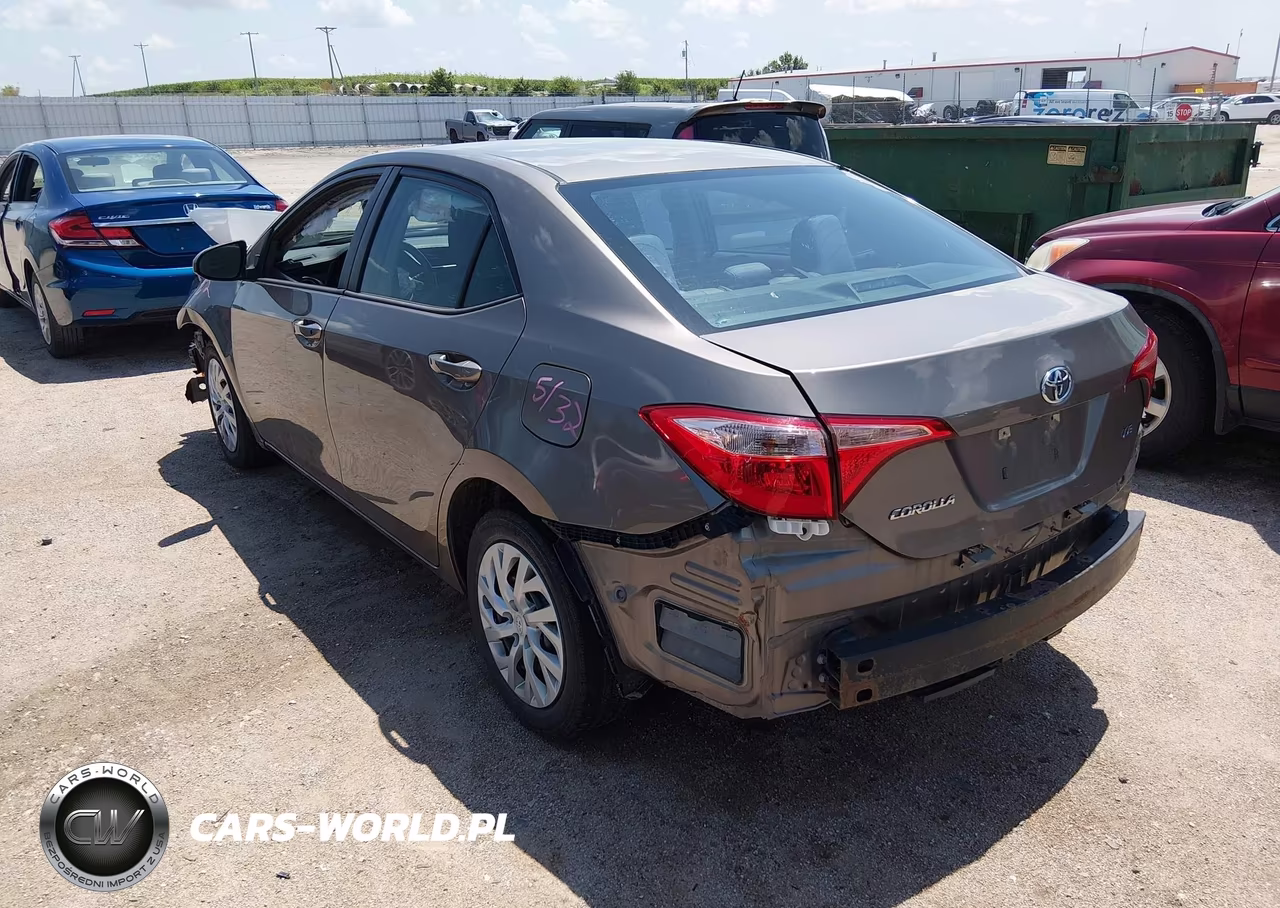 2017 Toyota Corolla Le VIN:5YFBURHE5HP701667 - 3