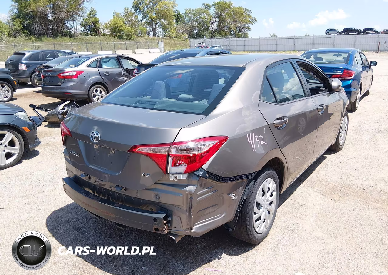 2017 Toyota Corolla Le VIN:5YFBURHE5HP701667 - 4