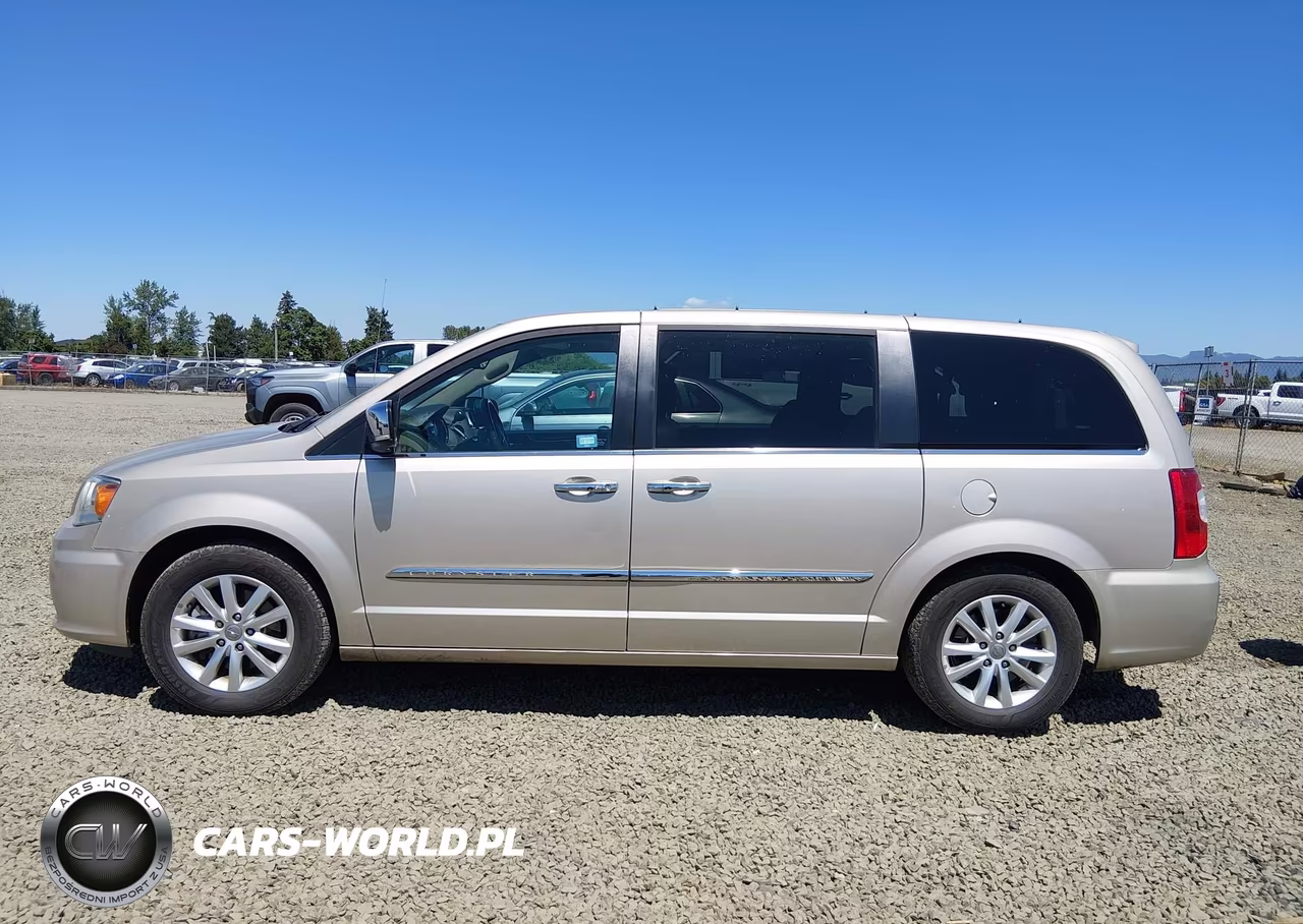 2015 Chrysler Town & Country Limited Platinum VIN:2C4RC1GG4FR710492 - 15