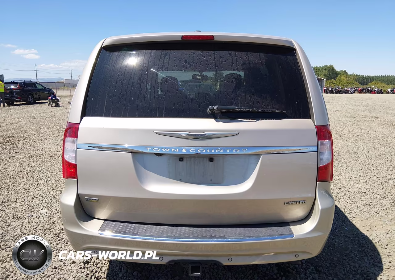 2015 Chrysler Town & Country Limited Platinum VIN:2C4RC1GG4FR710492 - 17