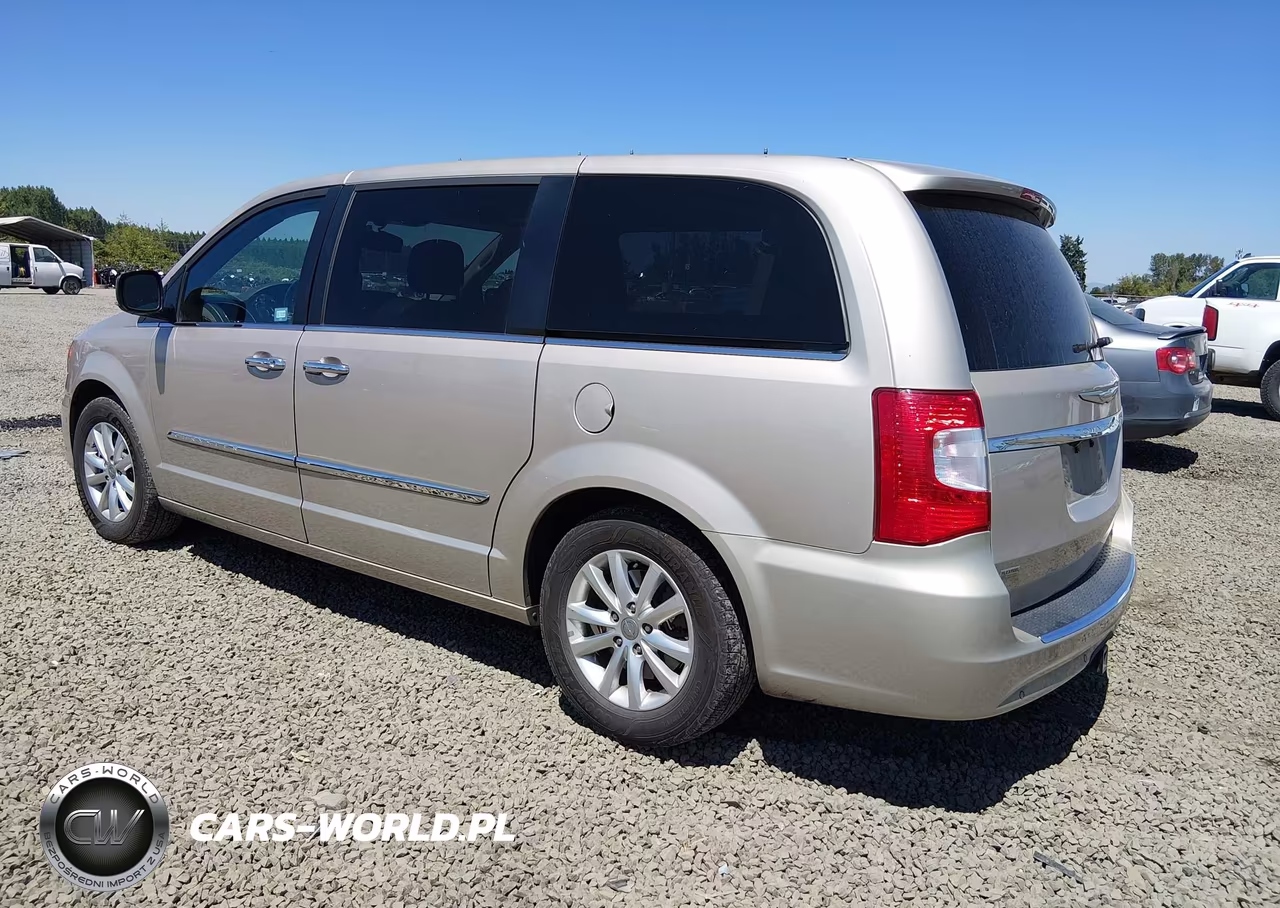 2015 Chrysler Town & Country Limited Platinum VIN:2C4RC1GG4FR710492 - 3