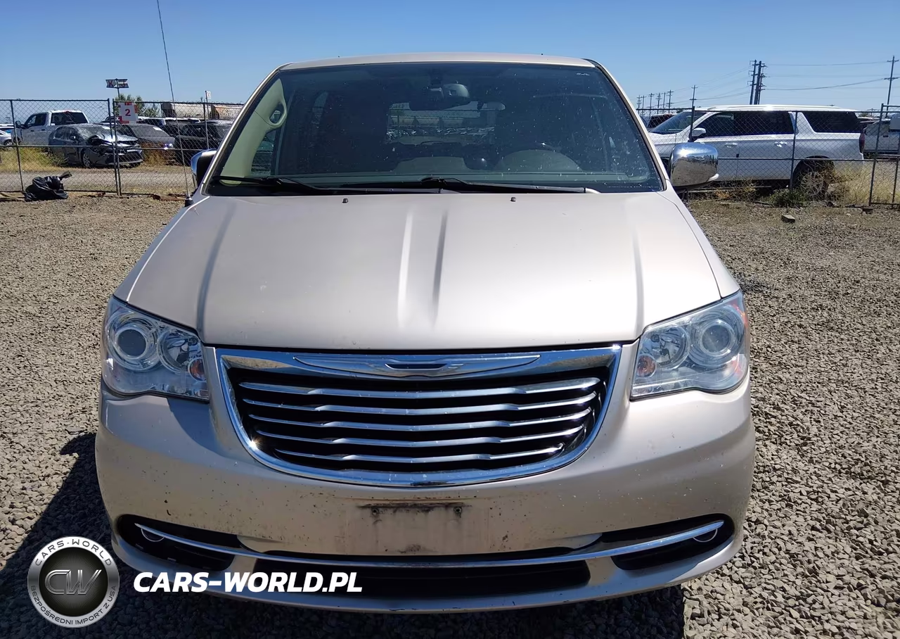2015 Chrysler Town & Country Limited Platinum VIN:2C4RC1GG4FR710492 - 6