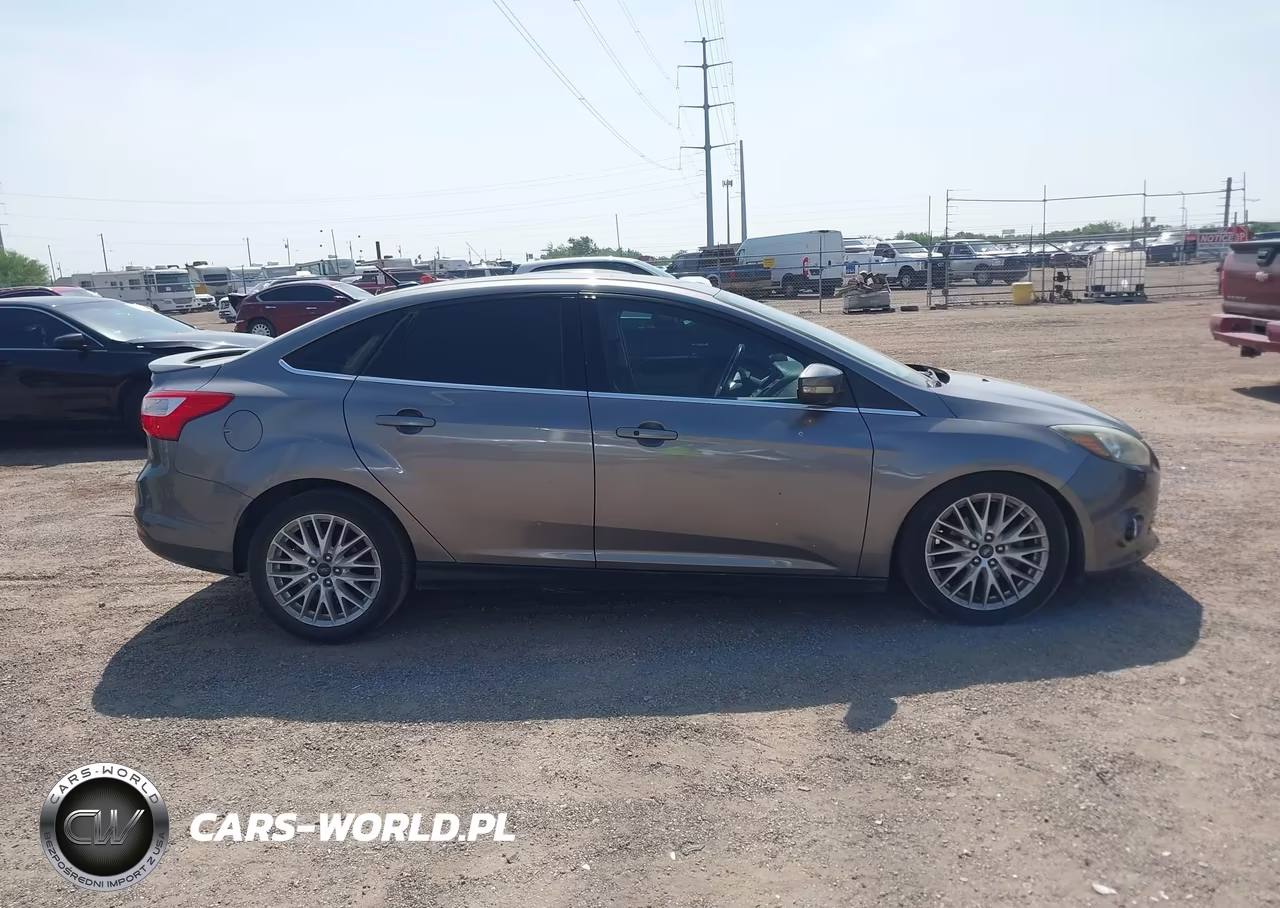 2014 Ford Focus Titanium VIN:1FADP3J25EL195880 - 14