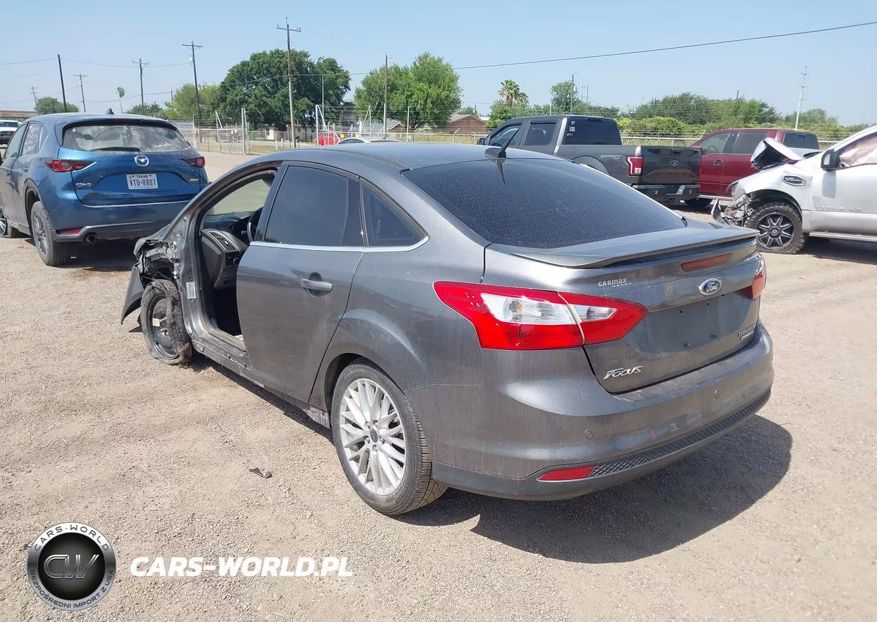 2014 Ford Focus Titanium VIN:1FADP3J25EL195880 - 3