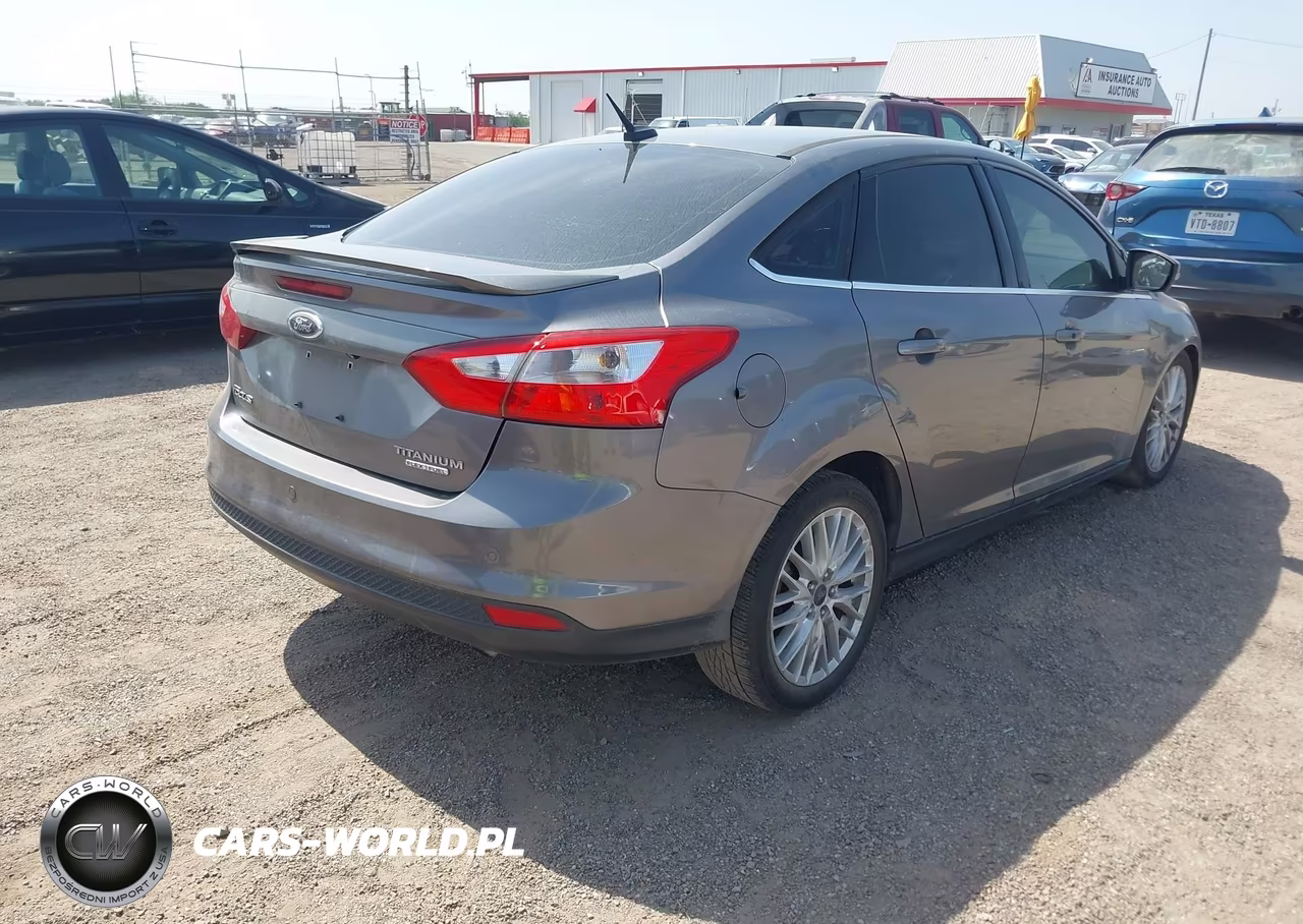 2014 Ford Focus Titanium VIN:1FADP3J25EL195880 - 4