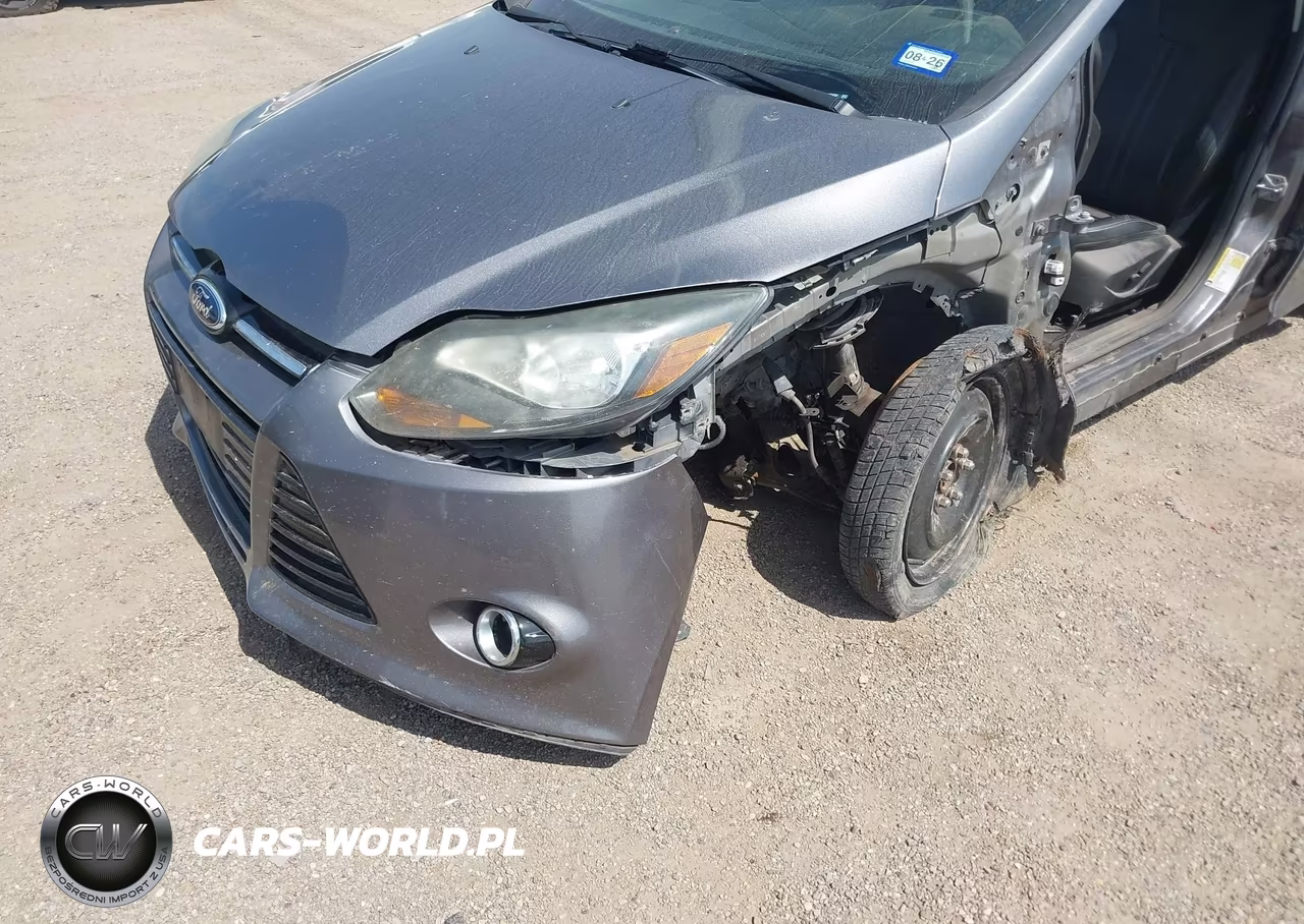 2014 Ford Focus Titanium VIN:1FADP3J25EL195880 - 6