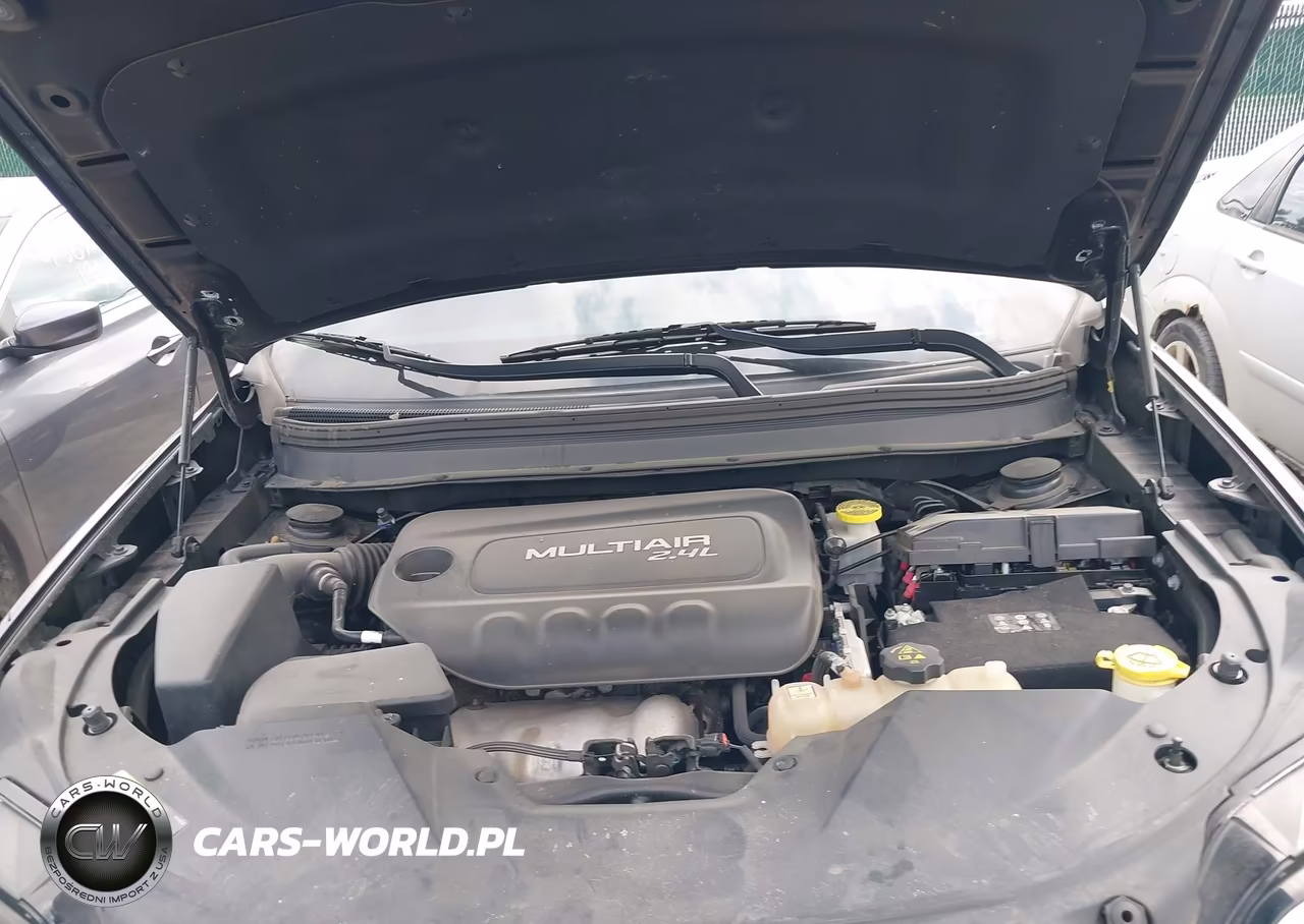 2019 Jeep Cherokee Latitude Plus 4X4 VIN:1C4PJMLB1KD136195 - 10