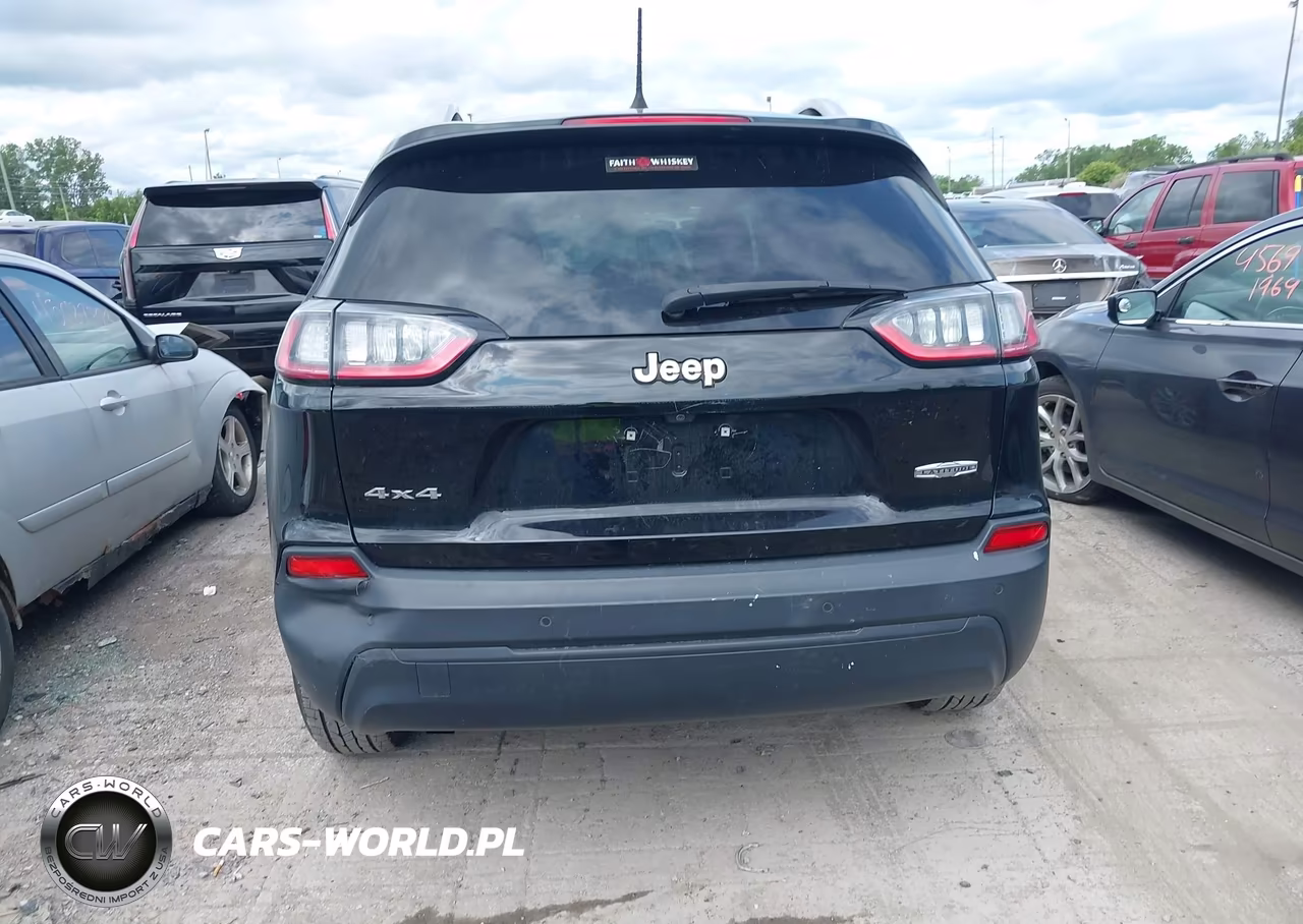 2019 Jeep Cherokee Latitude Plus 4X4 VIN:1C4PJMLB1KD136195 - 16