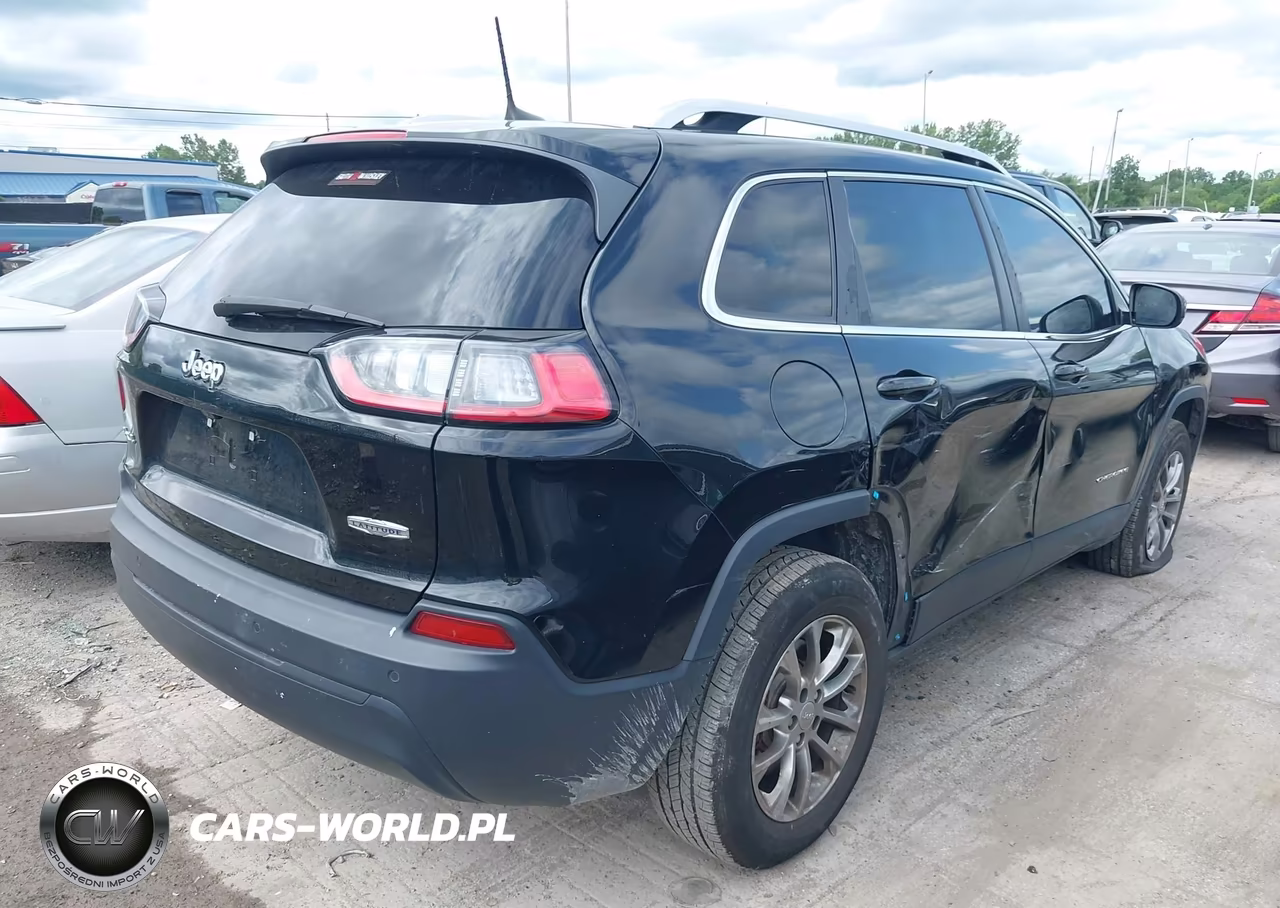 2019 Jeep Cherokee Latitude Plus 4X4 VIN:1C4PJMLB1KD136195 - 4