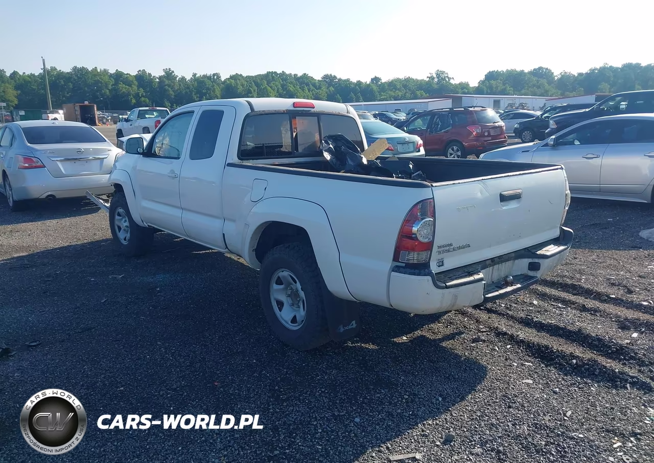 2015 Toyota Tacoma VIN:5TFUX4EN9FX031949 - 3