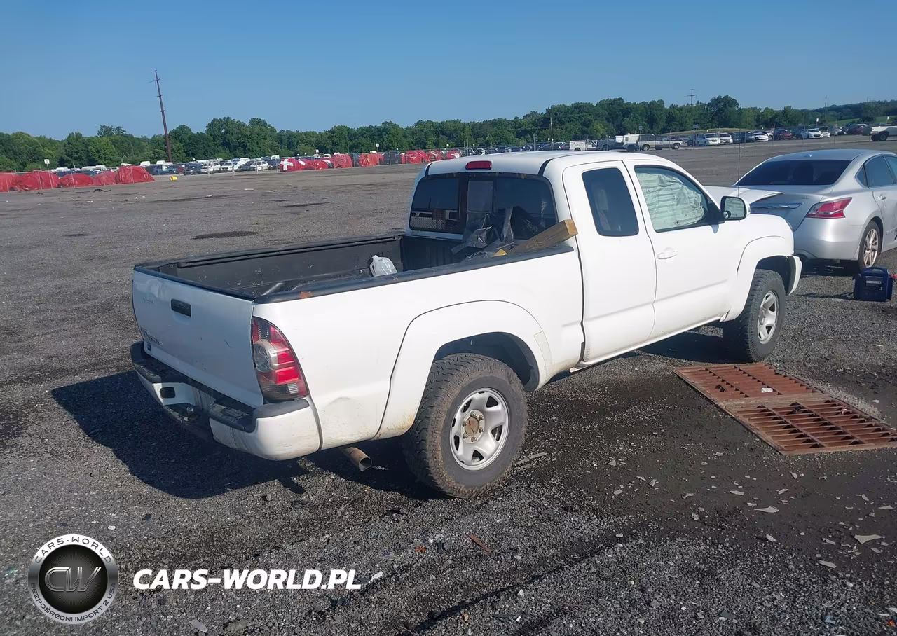 2015 Toyota Tacoma VIN:5TFUX4EN9FX031949 - 4
