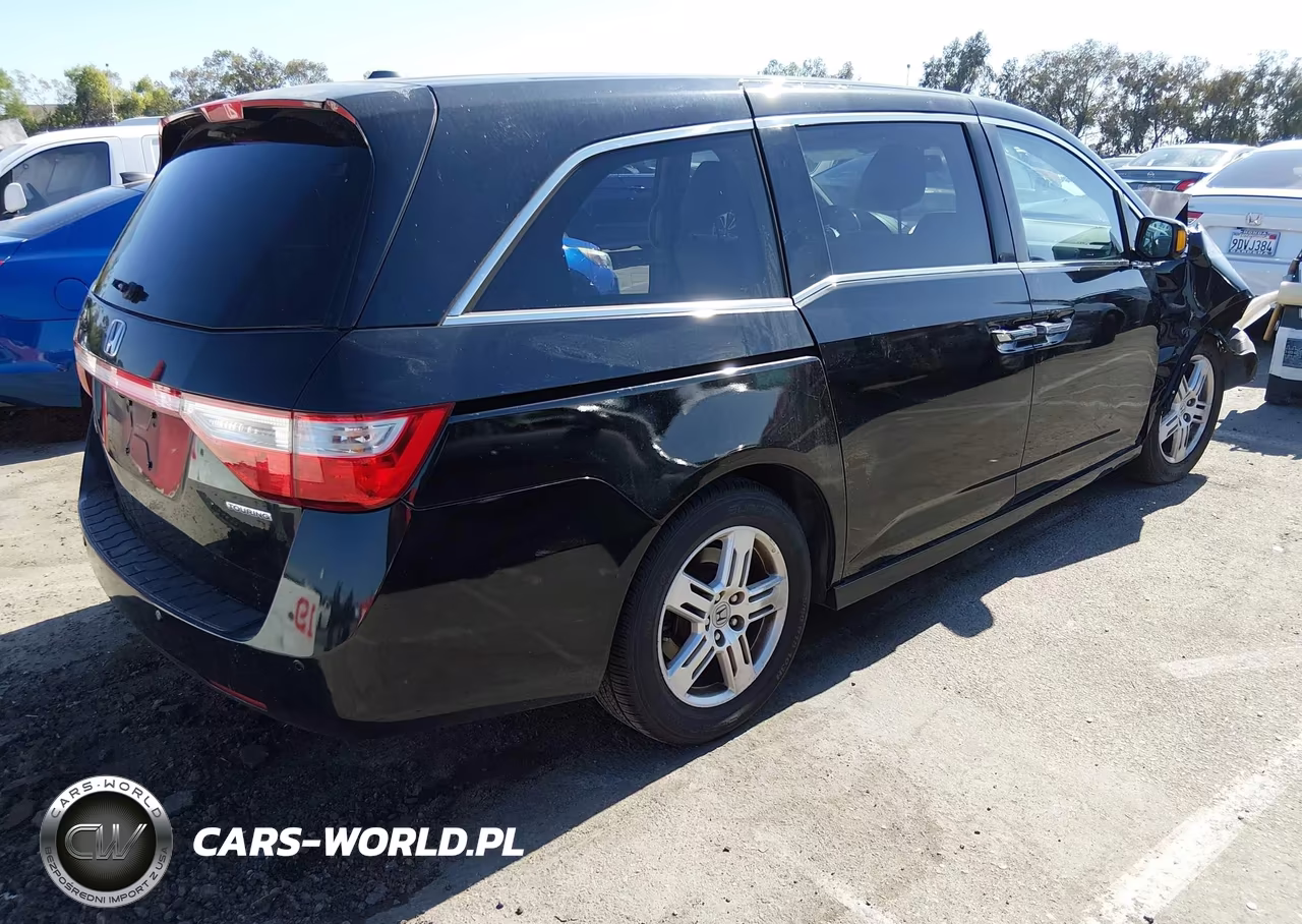 2013 Honda Odyssey Touring-Touring Elite VIN:5FNRL5H98DB063773 - 4